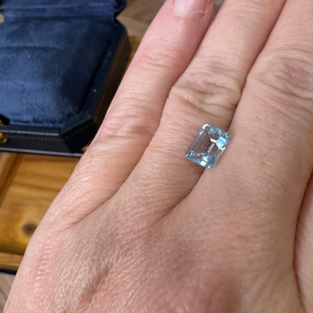 1.85 Carat Sky Blue Topaz Loose Stone View 3